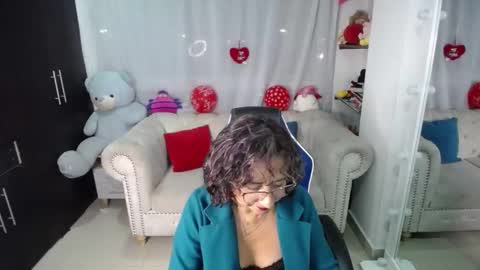 Snapshot of emmilychevalier chatting on February 20, 11:54 pm Emmily online show from February 20, 11:54 pm