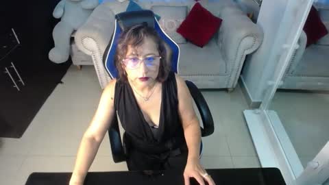 Snapshot of emmilychevalier chatting on March 6, 11:20 pm Emmily online show from March 6, 11:20 pm