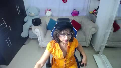 Snapshot of emmilychevalier chatting on March 10, 11:16 pm Emmily online show from March 10, 11:16 pm