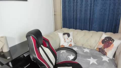 Snapshot of emmilychevalier chatting on October 12, 2:32 am Emmily online show from October 12, 2:32 am