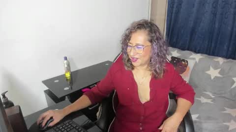 Snapshot of emmilychevalier chatting on November 9, 5:06 am Emmily online show from November 9, 5:06 am