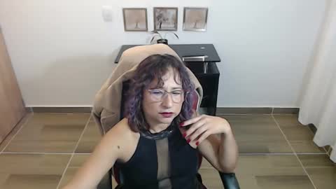 Snapshot of emmilychevalier chatting on November 27, 6:37 am Emmily online show from November 27, 6:37 am