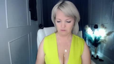 emmmam online show from October 18, 1:23 pm