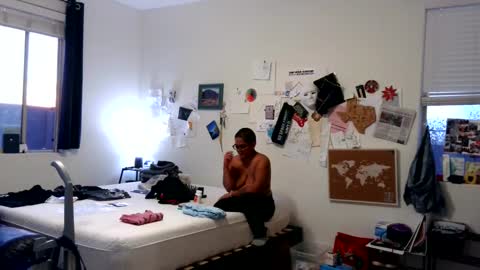 Emms online show from February 21, 1:22 am