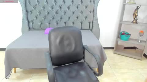 emmy_miller00 online show from November 19, 9:15 pm