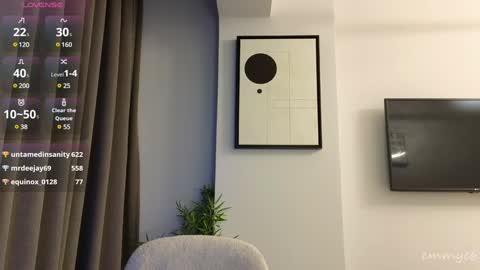 Snapshot of emmycb chatting on December 18, 10:24 pm Em online show from December 18, 10:24 pm