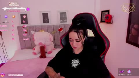 Emmy Evans  online show from December 18, 3:55 pm