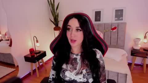 Emmy Evans  online show from December 28, 8:15 pm