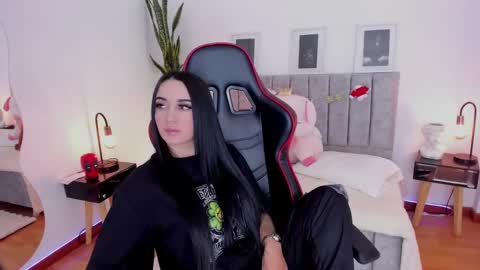 Emmy Evans  online show from December 30, 7:21 pm