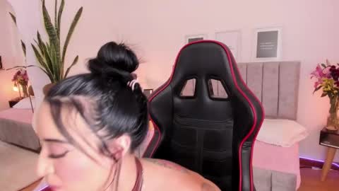 Emmy Evans  online show from February 18, 7:52 pm