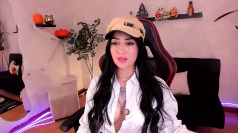 Emmy Evans  online show from October 8, 8:28 pm