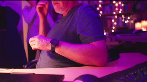 Snapshot of energybra chatting on December 15, 8:15 pm uk online show from December 15, 8:15 pm