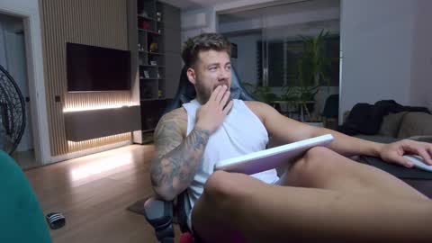 Erik online show from January 18, 9:02 pm