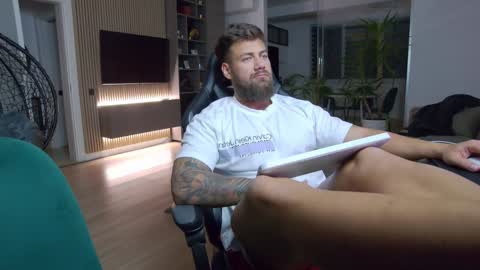 Erik online show from January 19, 6:21 pm