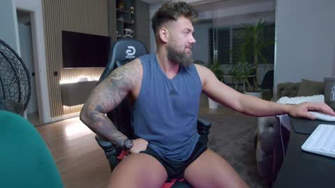 Erik online show from January 24, 9:47 pm