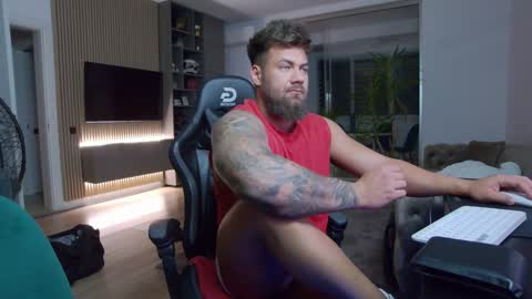 Erik online show from February 6, 6:24 pm