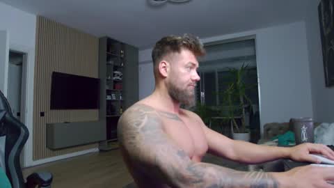 Erik online show from February 14, 10:58 pm