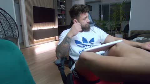 Erik online show from February 25, 8:51 pm