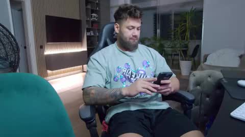 Erik online show from March 3, 7:06 pm