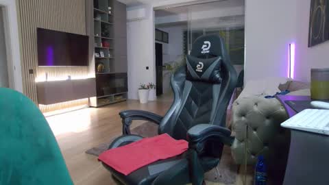 Erik online show from October 4, 5:00 pm