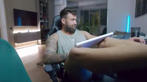 Erik online show from October 26, 5:30 pm