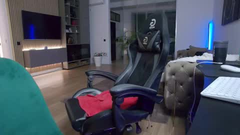 Erik online show from November 14, 7:45 pm