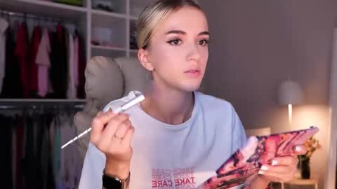 Snapshot of entya chatting on September 11, 6:13 am entya online show from September 11, 6:13 am