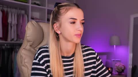 Snapshot of entya chatting on September 30, 5:45 am entya online show from September 30, 5:45 am