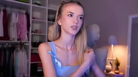 Snapshot of entya chatting on October 11, 7:07 am entya online show from October 11, 7:07 am