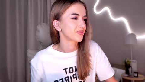 Snapshot of entya chatting on October 30, 6:59 am entya online show from October 30, 6:59 am