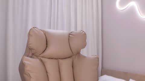 Snapshot of entya chatting on November 18, 6:40 am entya online show from November 18, 6:40 am