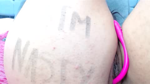 Snapshot of eny_dirty chatting on December 7, 6:37 pm Enny Dirty online show from December 7, 6:37 pm