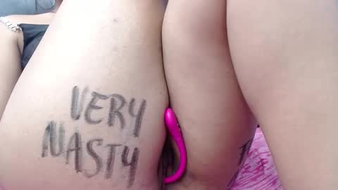 Snapshot of eny_dirty chatting on December 27, 2:22 pm Enny Dirty online show from December 27, 2:22 pm