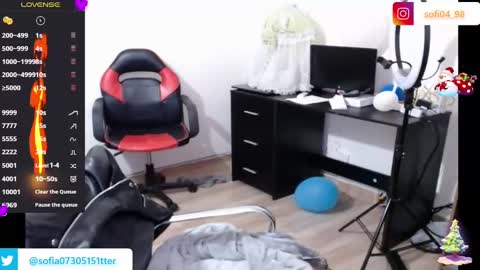 Snapshot of eren_mikasa chatting on December 6, 6:06 pm sofia online show from December 6, 6:06 pm