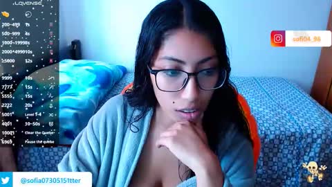 Snapshot of eren_mikasa chatting on November 25, 2:50 pm sofia online show from November 25, 2:50 pm