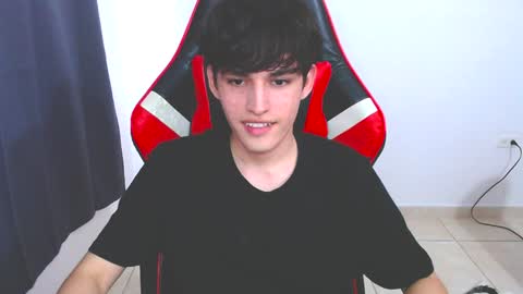 Snapshot of eren_tatakae chatting on December 2, 9:39 pm eren_tatakae online show from December 2, 9:39 pm