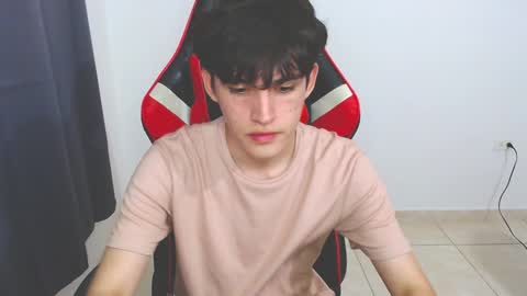 Snapshot of eren_tatakae chatting on December 9, 11:24 pm eren_tatakae online show from December 9, 11:24 pm