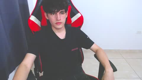 Snapshot of eren_tatakae chatting on December 11, 10:16 pm eren_tatakae online show from December 11, 10:16 pm