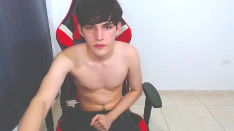 Snapshot of eren_tatakae chatting on December 12, 10:20 pm eren_tatakae online show from December 12, 10:20 pm