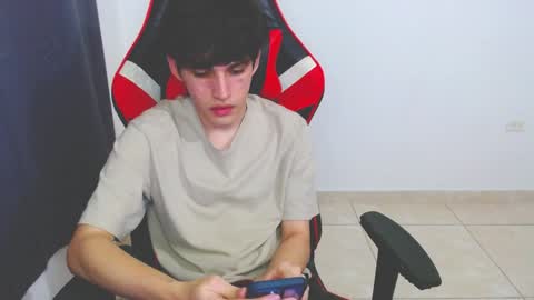 Snapshot of eren_tatakae chatting on December 17, 10:54 pm eren_tatakae online show from December 17, 10:54 pm