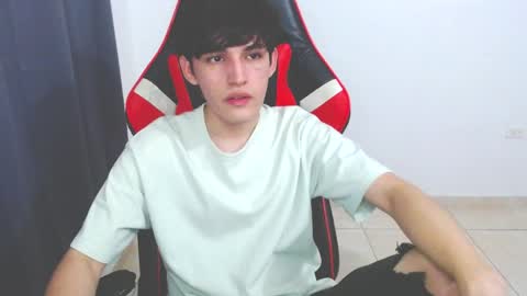 Snapshot of eren_tatakae chatting on December 22, 12:07 am eren_tatakae online show from December 22, 12:07 am