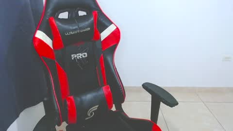 Snapshot of eren_tatakae chatting on December 23, 11:06 pm eren_tatakae online show from December 23, 11:06 pm