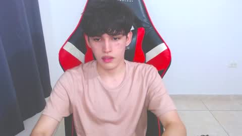 Snapshot of eren_tatakae chatting on December 30, 1:26 am eren_tatakae online show from December 30, 1:26 am