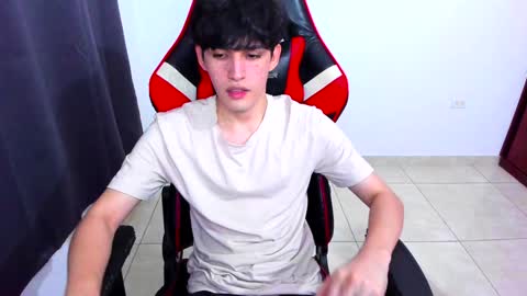 Snapshot of eren_tatakae chatting on January 7, 12:03 am eren_tatakae online show from January 7, 12:03 am