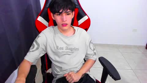 Snapshot of eren_tatakae chatting on January 9, 2:22 am eren_tatakae online show from January 9, 2:22 am