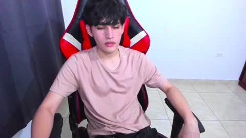 Snapshot of eren_tatakae chatting on January 12, 12:49 am eren_tatakae online show from January 12, 12:49 am