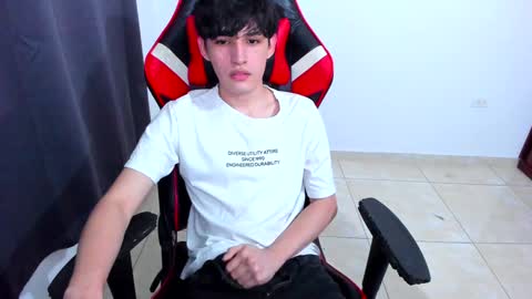 Snapshot of eren_tatakae chatting on January 14, 1:58 am eren_tatakae online show from January 14, 1:58 am