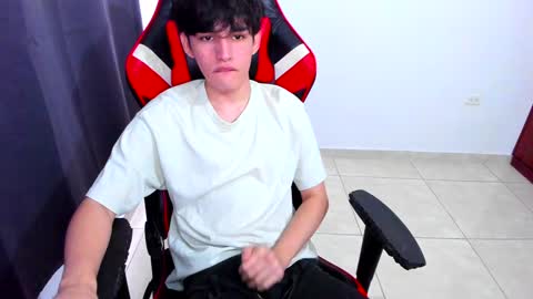 Snapshot of eren_tatakae chatting on January 19, 3:42 pm eren_tatakae online show from January 19, 3:42 pm