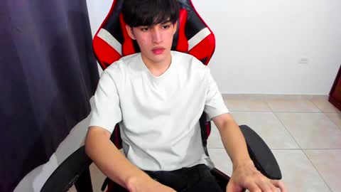 Snapshot of eren_tatakae chatting on January 22, 2:15 am eren_tatakae online show from January 22, 2:15 am