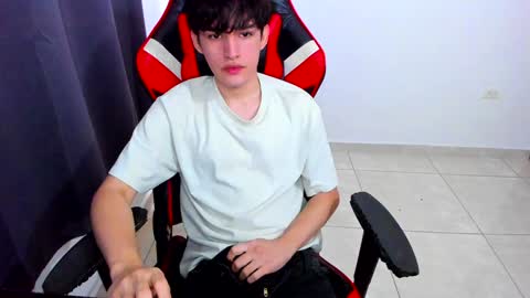 Snapshot of eren_tatakae chatting on January 22, 4:23 pm eren_tatakae online show from January 22, 4:23 pm